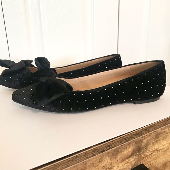 Gently Worn Loft Black Velvet Bow Studded Flats Size 6.5 - Picture 5 of 9